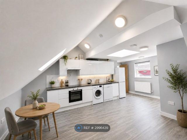 Gloucester Road, Bristol BS7, 2 bed flat to rent, £1,500 pcm | PrimeLocation