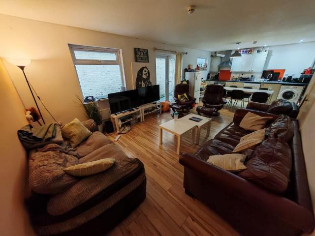 Gloucester Road, Bristol BS7, 6 bed shared accommodation to rent, £3,200 pcm | PrimeLocation