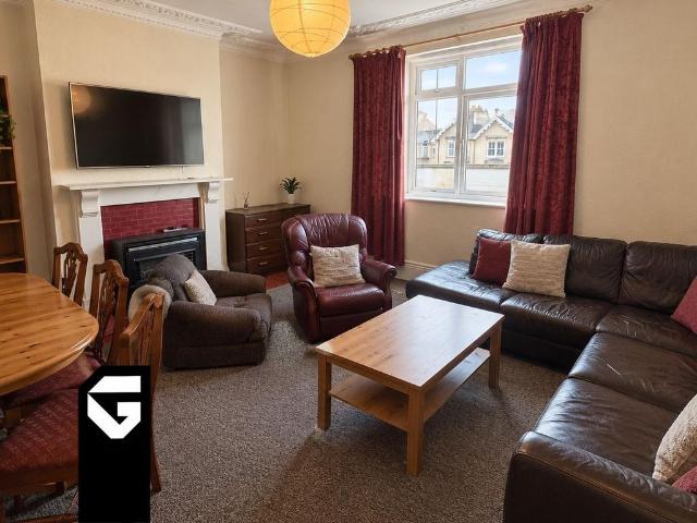 Gloucester Road, BS7 A 5 bed mews to rent £4,442 pcm £1,025 pw