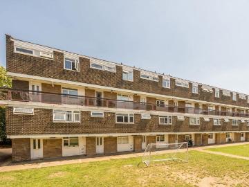 Gloucester Road, Kingston Upon Thames. 4 bed flat to rent £2,600 pcm £600 pw