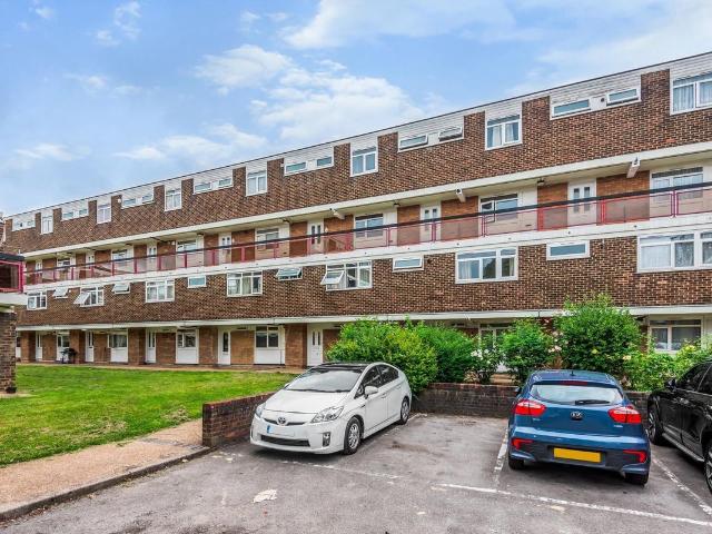 Gloucester Road, Kingston Upon Thames KT1, 3 bed flat to rent, £1,750 pcm | PrimeLocation