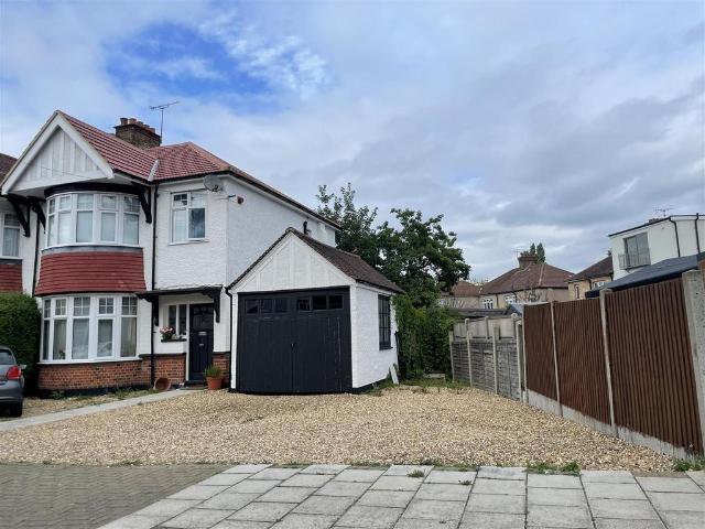 Gloucester Road, Harrow 3 bed semi detached house to rent £2,750 pcm £635 pw