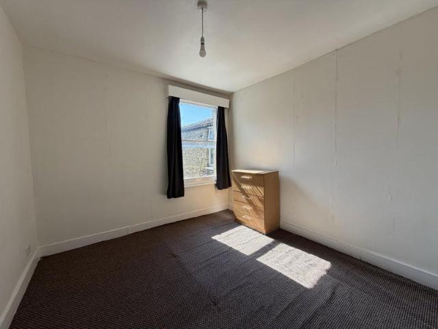 Gloucester Road, London N17 2 bed flat to rent £1,700 pcm £392 pw