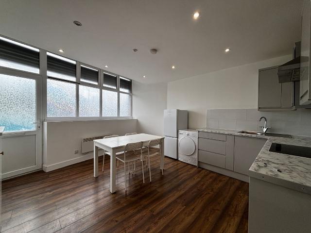 Gloucester Road North, Filton, Gloucestershire BS34, 2 bed flat to rent, £1,250 pcm | PrimeLocation