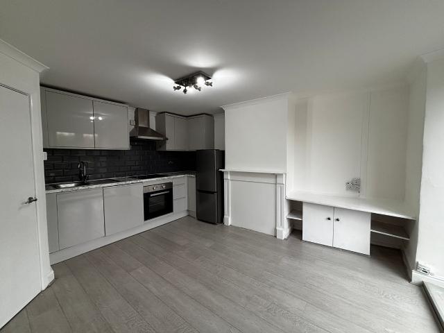 Gloucester Road North, Filton, Gloucestershire BS34, 2 bed flat to rent, £1,300 pcm | PrimeLocation