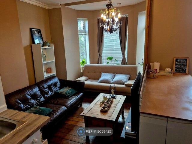 Gloucester Road, Salford M6, 2 bed flat to rent, £1,150 pcm | PrimeLocation