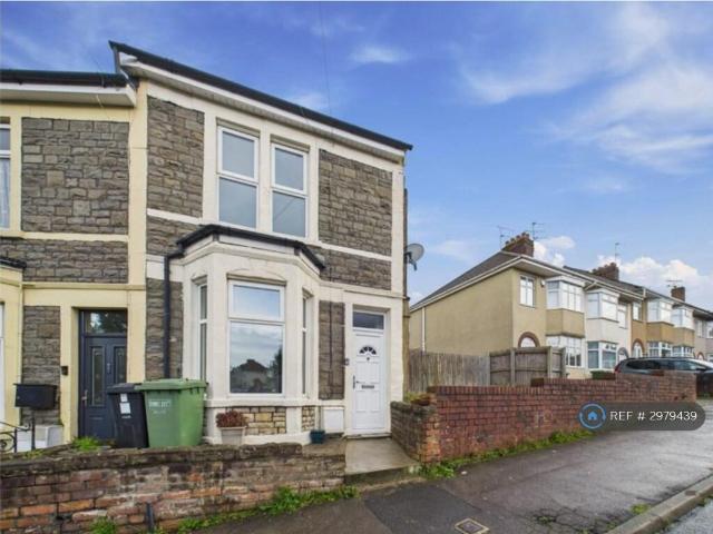 Gloucester Road, Staple Hill. 2 bed end of terrace house to rent £1,400 pcm £323 pw