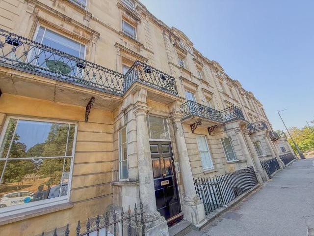 Gloucester Row, Bristol BS8 2 bed apartment to rent £1,800 pcm £415 pw