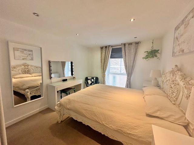 Gloucester Street, Bristol BS8, 2 bed property to rent, £2,500 pcm | PrimeLocation