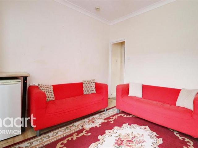 Gloucester Street, Golden Triangle 4 bed terraced house to rent £1,500 pcm £346 pw