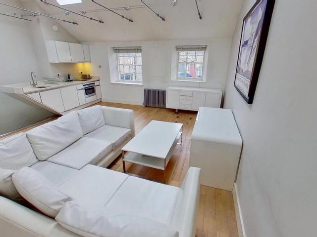 Gloucester Square, Edinburgh, EH3 2 bed flat to rent £1,615 pcm £373 pw