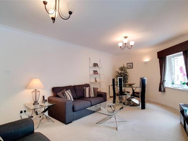 Gloucester Square, London W2 2 bed apartment to rent £3,467 pcm £800 pw
