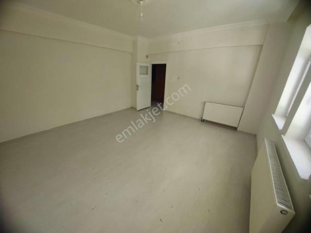 Global'den Atatürk Bulvarında Kiralık 2+1 Daire