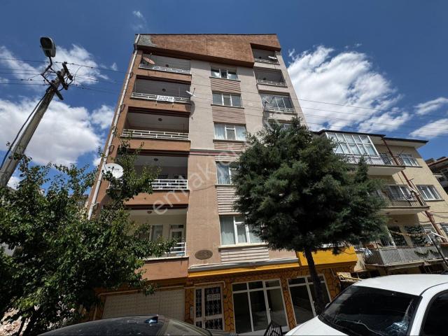 Global'den Medrese Mah. Kırgaz Yanı Çarşı İçi Ara Kat Geniş 3+1 Kiralık Daire