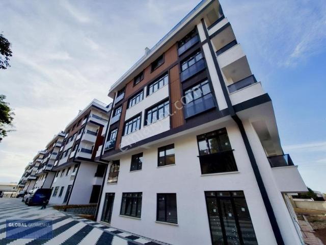 Global'den Site İçinde 90 M2 İki Balkonlu Ara Kat 2+1 Daire