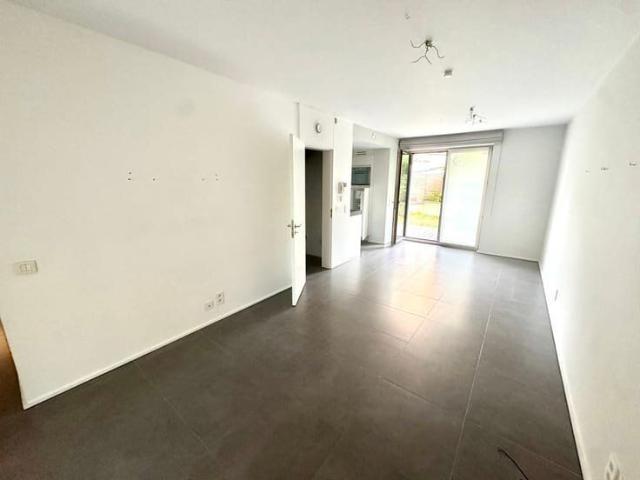 Globe: Ground floor with private terrace and garden