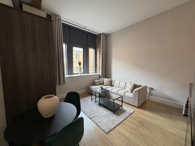 Globe House, Southall Street. 1 bed flat to rent £1,195 pcm £276 pw