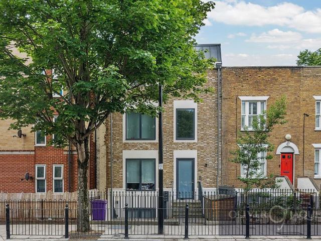 Globe Road, Delfont House, E1 2 bed apartment to rent £2,700 pcm £623 pw