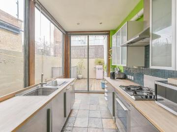 Globe Road, E2, Bethnal Green. 2 bed flat to rent £4,500 pcm £1,038 pw