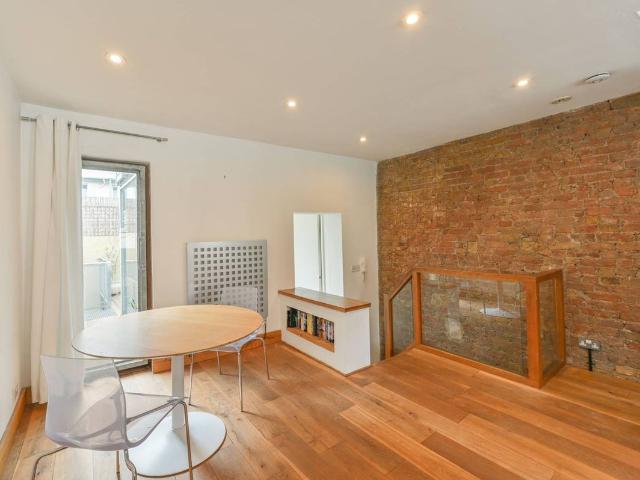 Globe Road E2, Bethnal Green, London, 2 bed flat to rent, £4,500 pcm | PrimeLocation