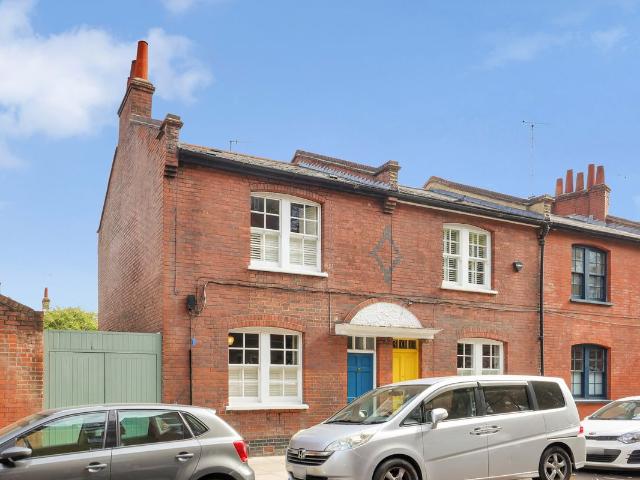 Globe Road, London E2, 3 bed detached house to rent, £3,600 pcm | PrimeLocation
