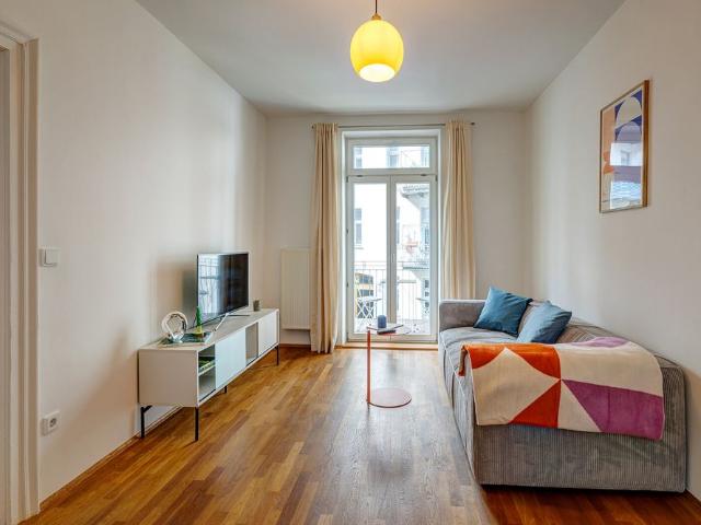 Glockenbachviertel: new furniture & feel good ambiance
