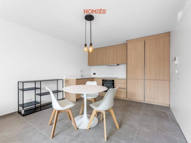Gloednieuw gemeubeld één slaapkamer appartement