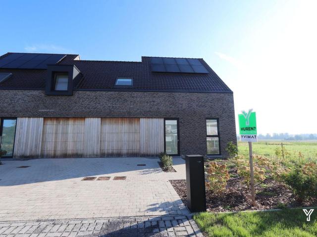 GLOEDNIEUWE HALFOPEN BEN WONING