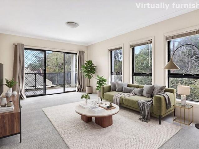 Glorious Top Floor Apartment with Versatile Upstairs Retreat