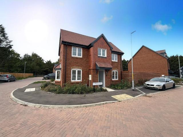 Gloriana Road, Maidstone, ME17 3 bed semi detached house to rent £1,850 pcm £427 pw