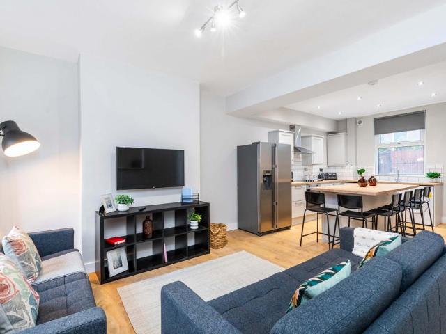 Glossop Street, Leeds LS6 6 bed house to rent £3,770 pcm £870 pw