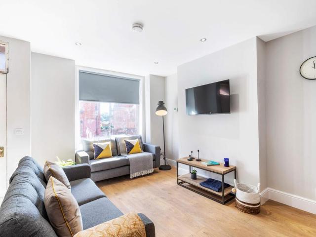 Glossop Street, Leeds LS6 6 bed house to rent £3,822 pcm £882 pw