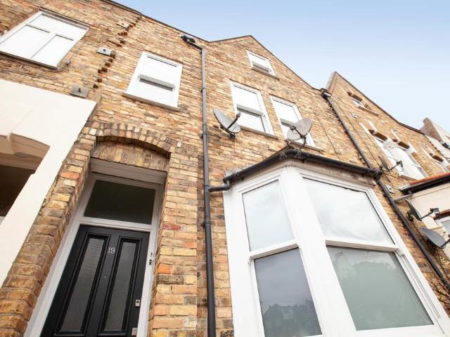 Gladesmore Road, London 3 bed apartment to rent £2,750 pcm £635 pw