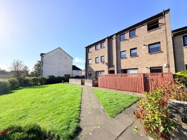 Gladney Square, Kirkcaldy, KY1 2 bed flat to rent £800 pcm £185 pw