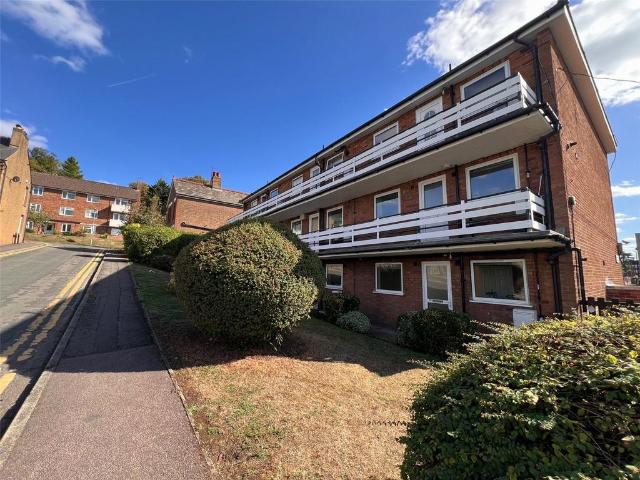 Gladstone Court, White Hill, Chesham. 2 bed flat to rent £1,450 pcm £335 pw