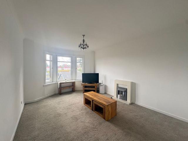 Gladstone Avenue, Barrhead G78, 3 bed flat to rent, £900 pcm | PrimeLocation