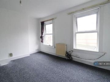 Gladstone Avenue, Luton, LU1 5 bed terraced house to rent £2,300 pcm £531 pw