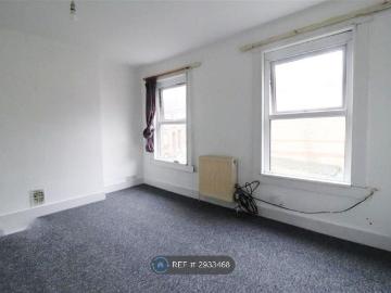 Gladstone Avenue, Luton LU1, 5 bed terraced house to rent, £2,300 pcm | PrimeLocation