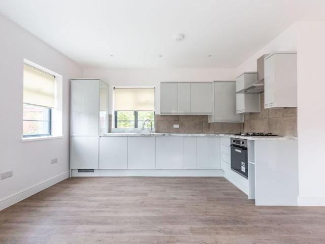 Gladstone House, N22, Wood Green. 1 bed flat to rent £1,800 pcm £415 pw