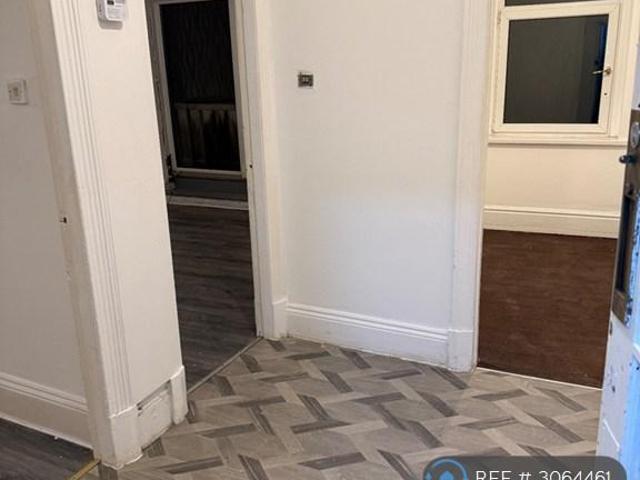 Gladstone St, Abertillery, NP13 2 bed flat to rent £595 pcm £137 pw