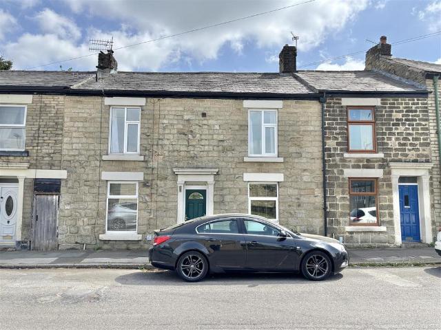 Gladstone Street, Glossop 3 bed terraced house to rent £995 pcm £230 pw