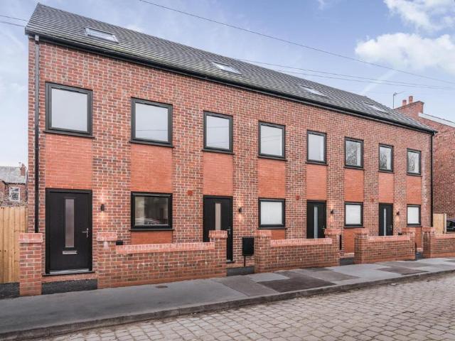 Gladstone Street, Stockport SK2 4 bed terraced house to rent £1,650 pcm £381 pw