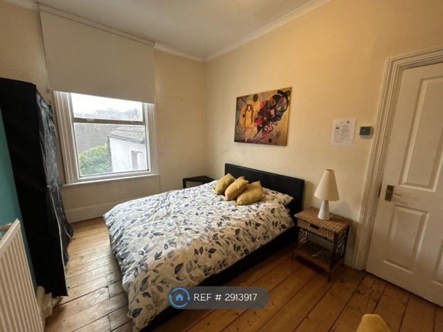Gladstone Place, Brighton BN2, 6 bed maisonette to rent, £2,950 pcm | PrimeLocation