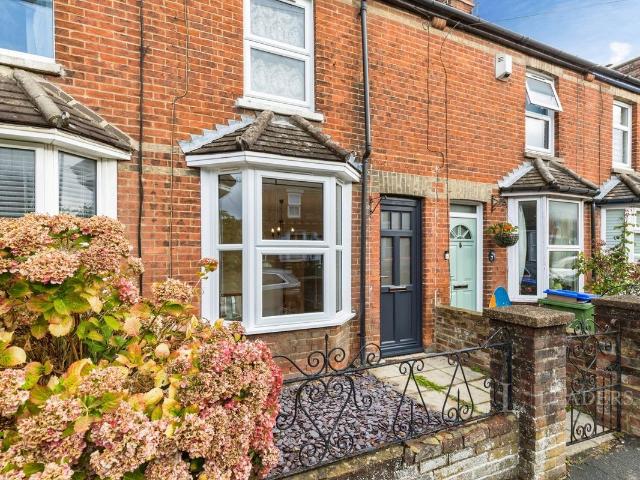 Gladstone Road, Horsham RH12, 2 bed property to rent, £1,550 pcm | PrimeLocation