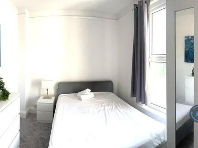 Gladstone Road, Kingston Upon Thames. 1 bed in a flat share to rent £875 pcm £202 pw