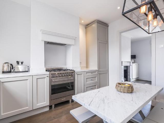 Gladstone Road London SW19 2 bed terraced house to rent £3,358 pcm £775 pw