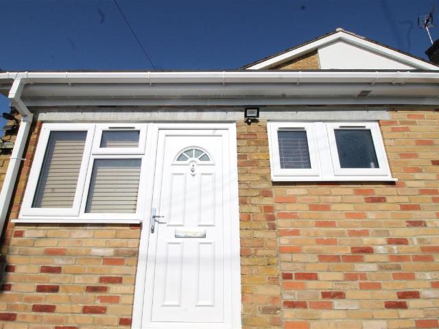 Gladstone Rise, High Wycombe HP13, 1 bed flat to rent, £1,000 pcm | PrimeLocation