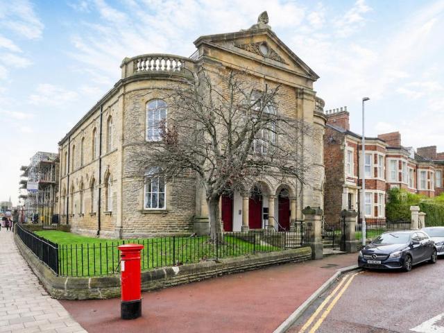 Gladstone Terrace, Gateshead, NE8 4 2 bed apartment to rent £850 pcm £196 pw