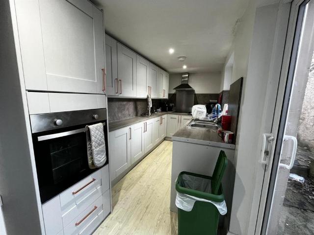 Gladstone Terrace, Lancaster LA1 4 bed private hall to rent £555 pcm £128 pw