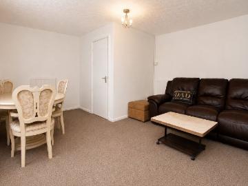 Glaisdale, Luton LU4, 3 bed flat to rent, £1,350 pcm | PrimeLocation